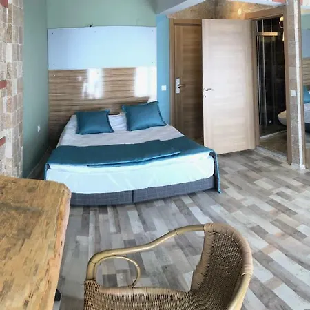 Couette-café White House 2*