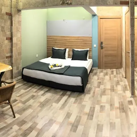 White House 2* イズミル